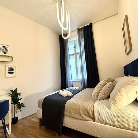 Royal Blue Wenceslas Apartment, Prag Exteriör bild