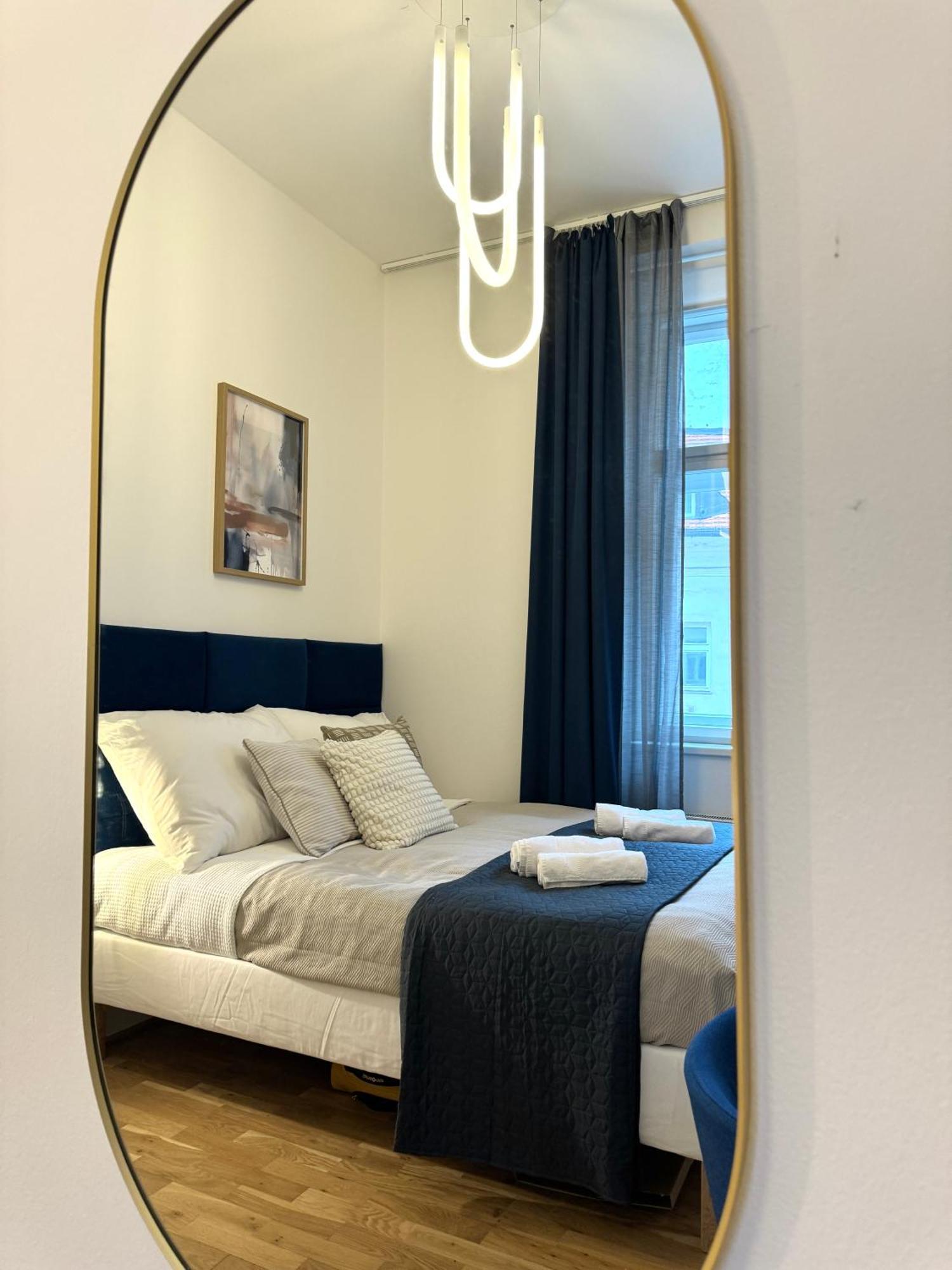 Royal Blue Wenceslas Apartment, Prag Exteriör bild