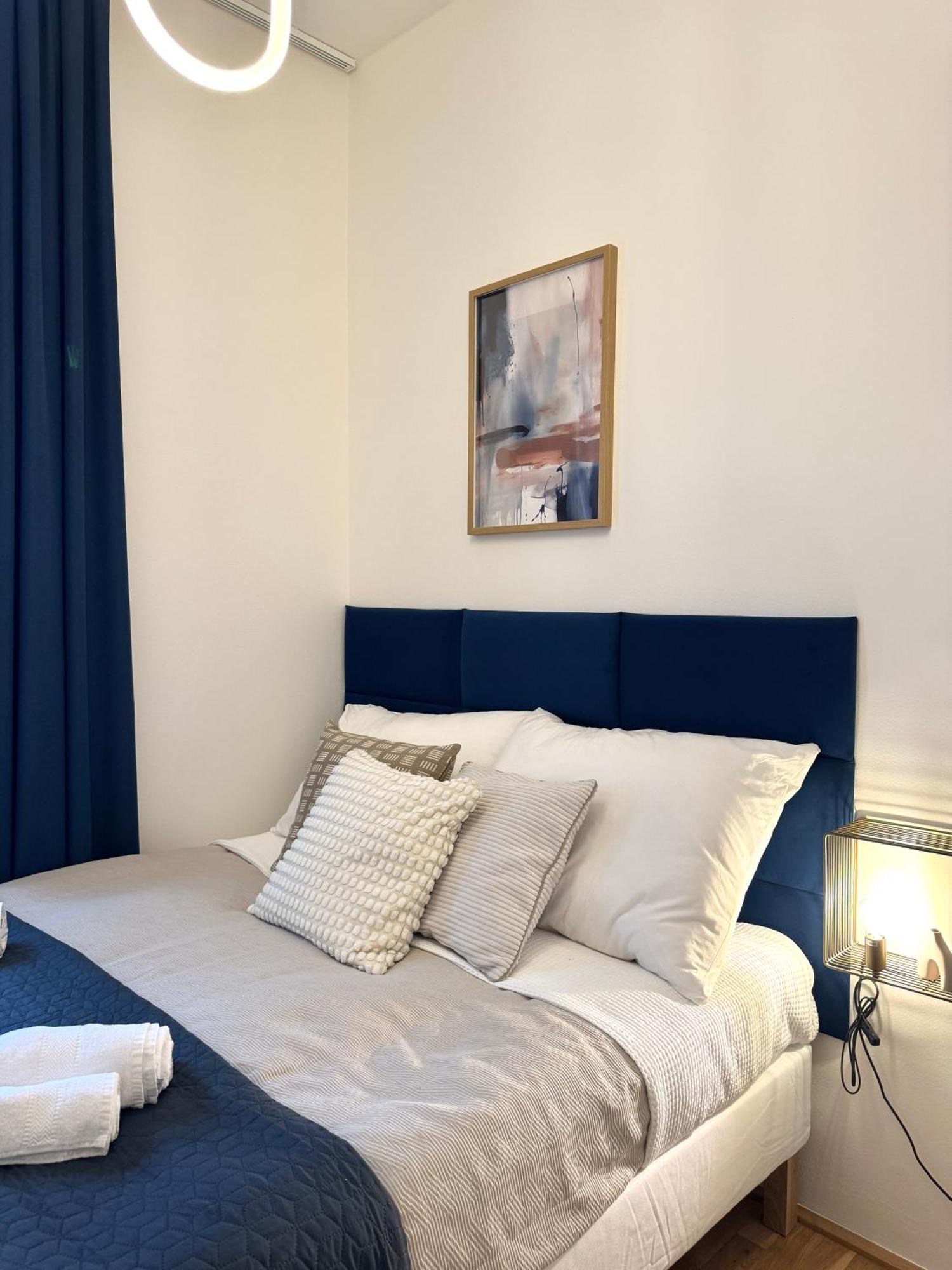Royal Blue Wenceslas Apartment, Prag Exteriör bild